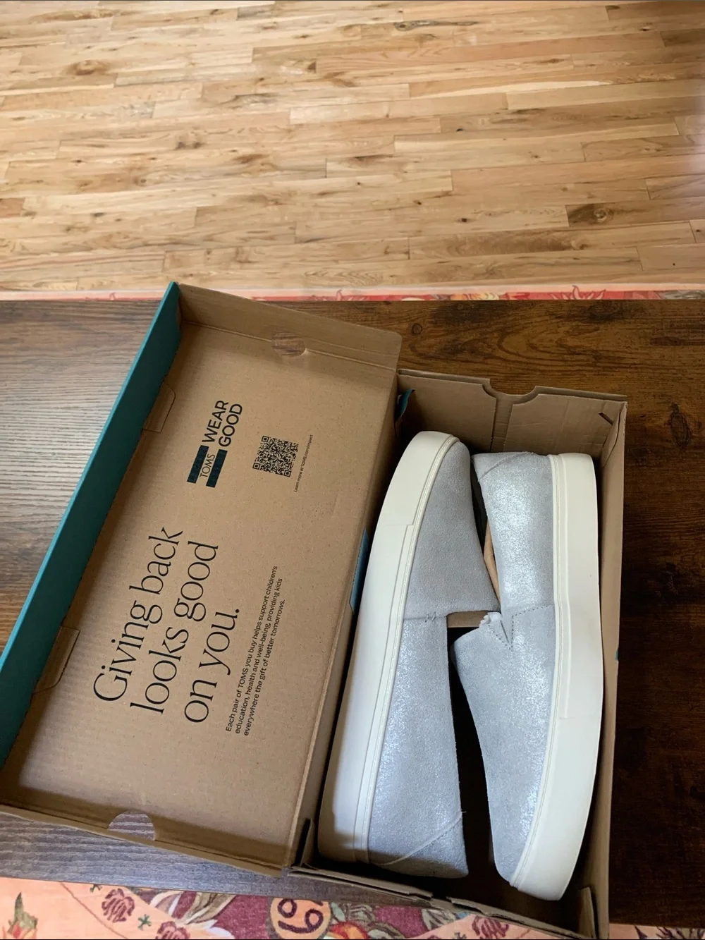 TOMS Women's Light Gray Metallic Suede Kameron Slip-On Flats